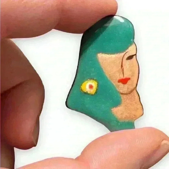 RARE Vintage enamel pin brooch woman’s head - Picture 3 of 3